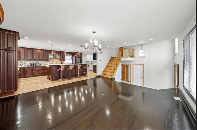 912 N Sumac Lane, Mount Prospect, IL 60056