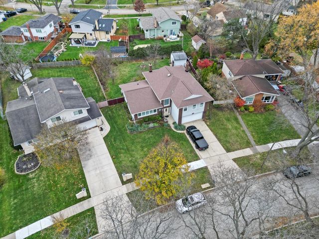 912 N Sumac Lane, Mount Prospect, IL 60056