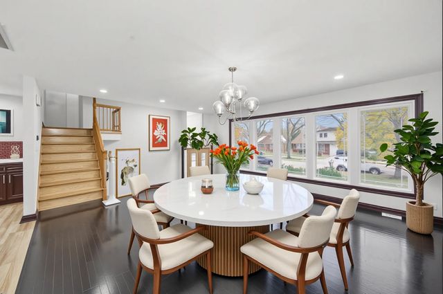 912 N Sumac Lane, Mount Prospect, IL 60056