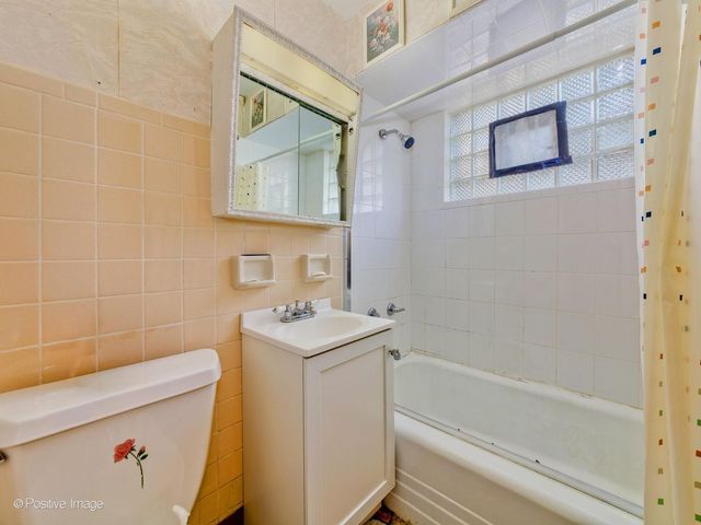 3800 Highland Avenue, Berwyn, IL 60402