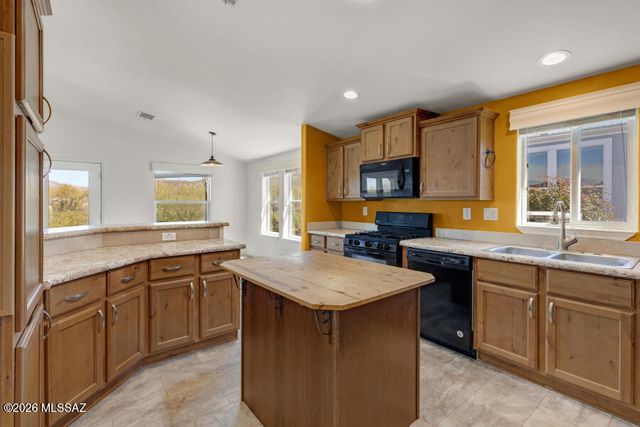 7706 W Copper Nugget Drive, Tucson, AZ 85735