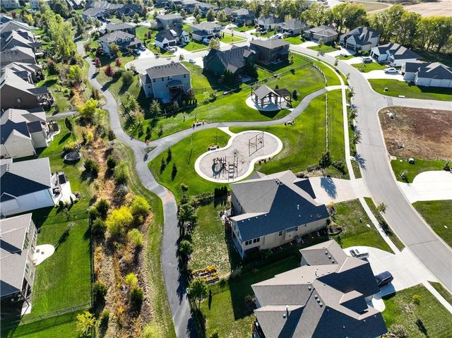 19548 Barstow Circle, Spring Hill, KS 66083