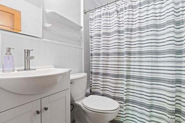 3712 Ashby Road, St Ann, MO 63074