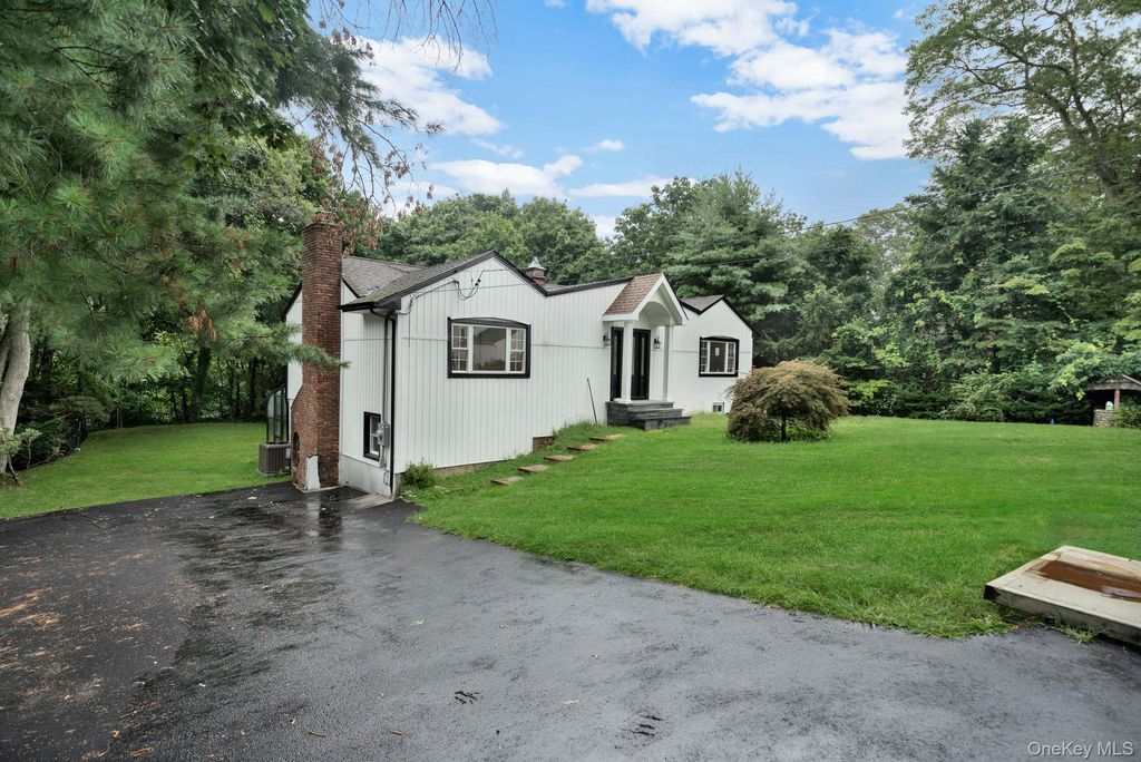 7 Weinmann Boulevard, Melville, NY 11747 — photo 2
