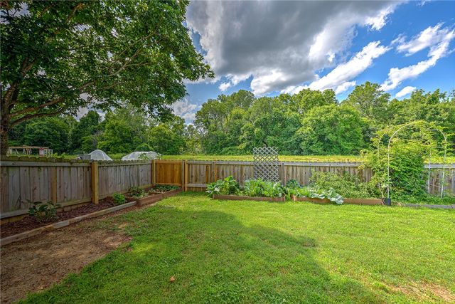 6322 W Milliken Bend, Fayetteville, AR 72704
