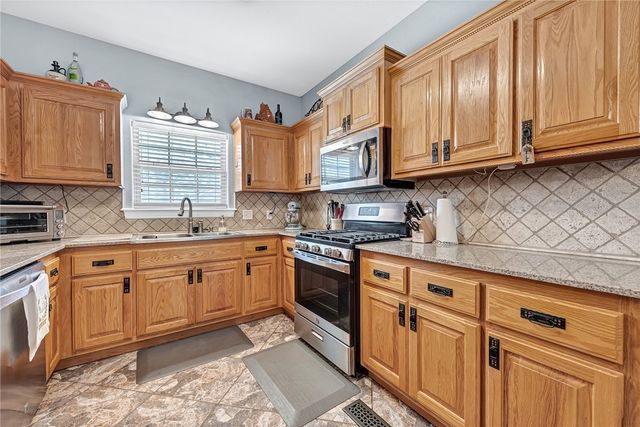 6322 W Milliken Bend, Fayetteville, AR 72704