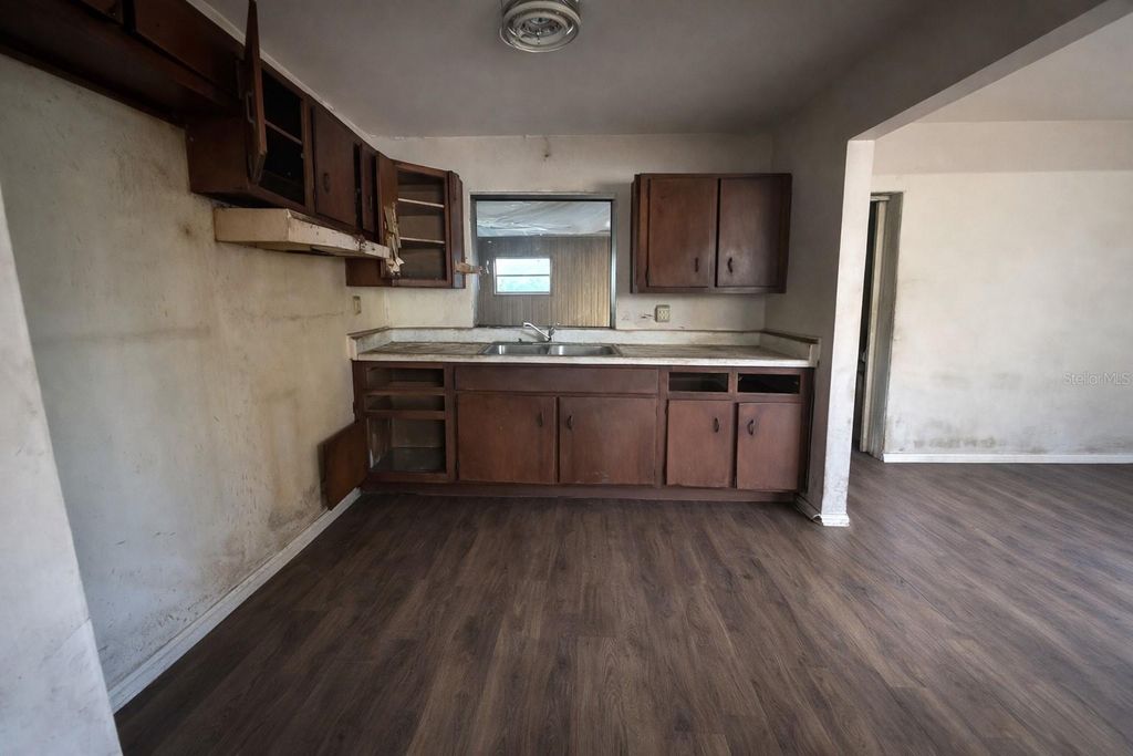 Image 2 of property listing at 10005 N 29TH STREET, Tampa, FL 33612