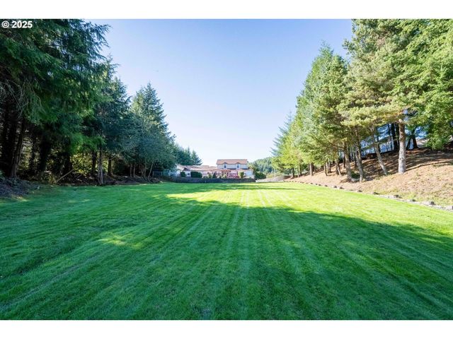 729 RANCH Rd, Reedsport, OR 97467