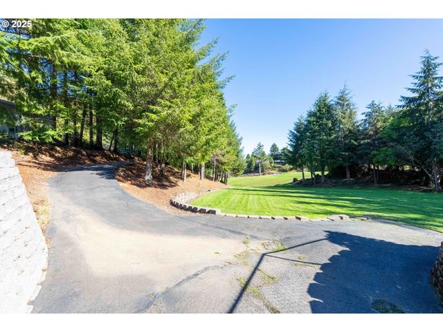 729 RANCH Rd, Reedsport, OR 97467