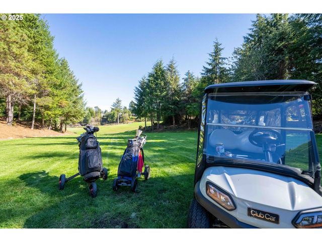 729 RANCH Rd, Reedsport, OR 97467