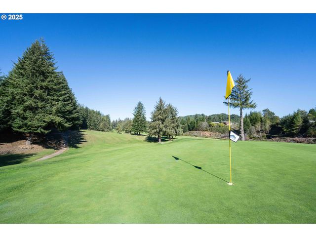 729 RANCH Rd, Reedsport, OR 97467