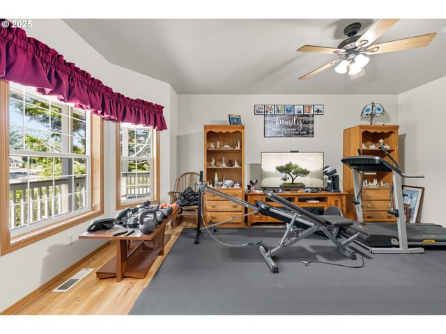 729 RANCH Rd, Reedsport, OR 97467