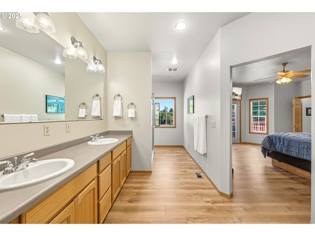 729 RANCH Rd, Reedsport, OR 97467