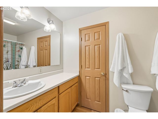 729 RANCH Rd, Reedsport, OR 97467