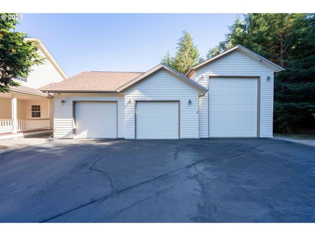 729 RANCH Rd, Reedsport, OR 97467