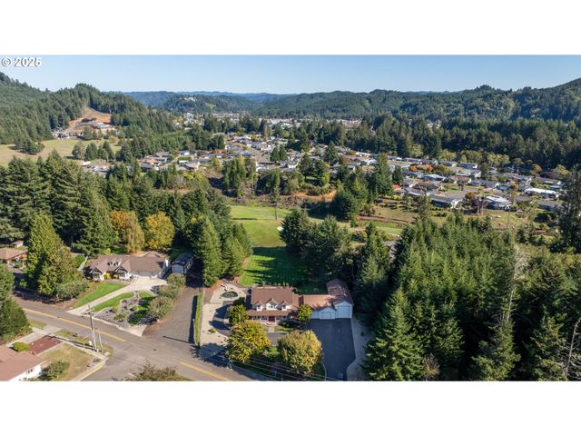 729 RANCH Rd, Reedsport, OR 97467