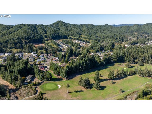 729 RANCH Rd, Reedsport, OR 97467