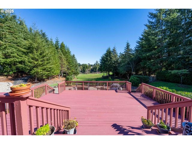729 RANCH Rd, Reedsport, OR 97467