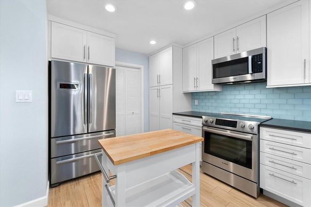 6410 Five Acre Wood ST, Austin, TX 78746