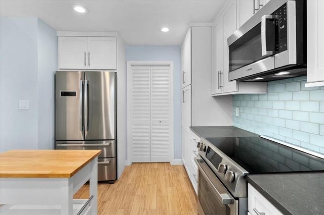 6410 Five Acre Wood ST, Austin, TX 78746