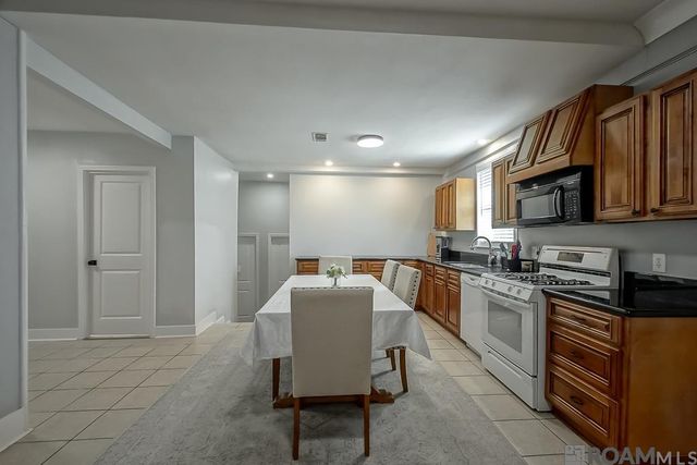 39076 David Dr, Prairieville, LA 70769