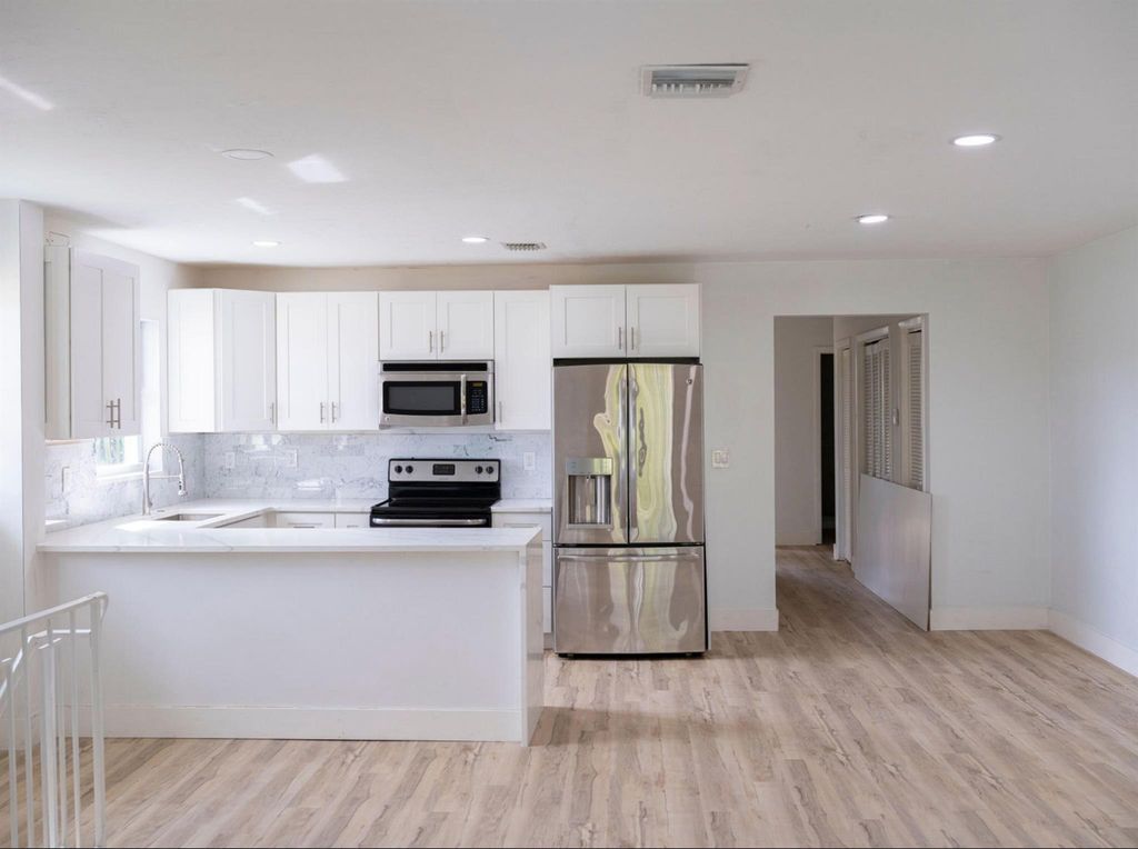 1009 S Federal Hwy 3 Highway 3, Lake Worth Beach, FL 33460