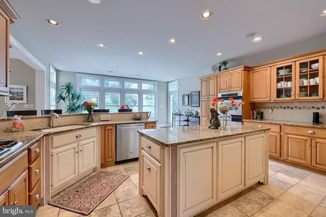 1134 PERSIMMON DR, Lancaster, PA 17601