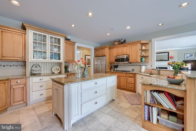1134 PERSIMMON DR, Lancaster, PA 17601