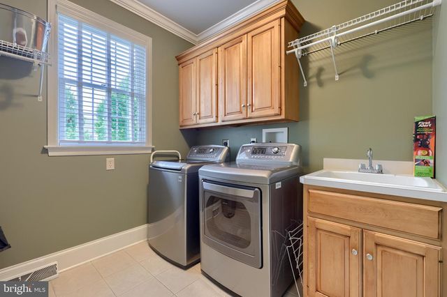 1134 PERSIMMON DR, Lancaster, PA 17601