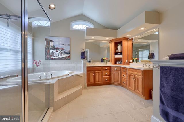 1134 PERSIMMON DR, Lancaster, PA 17601