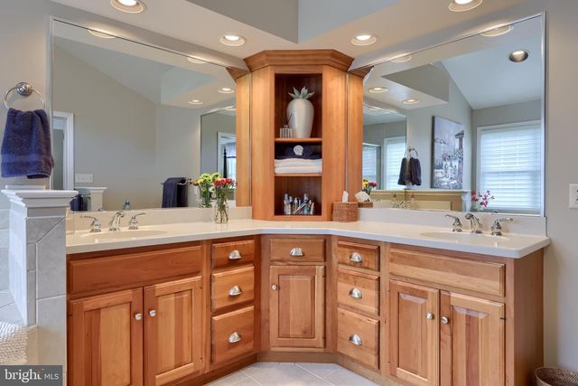 1134 PERSIMMON DR, Lancaster, PA 17601