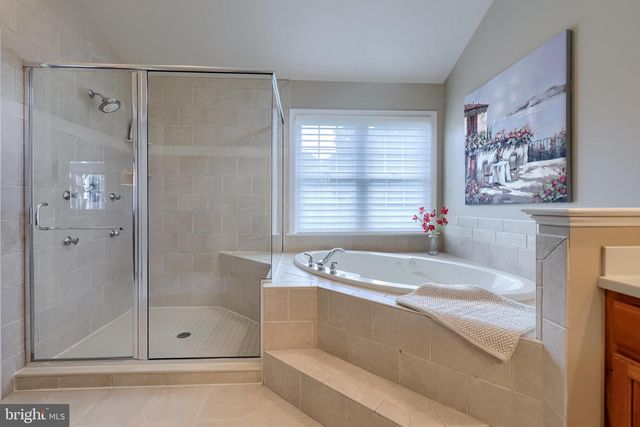 1134 PERSIMMON DR, Lancaster, PA 17601