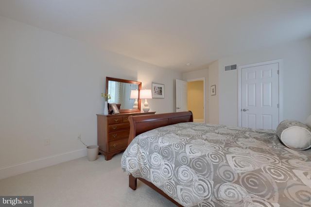 1134 PERSIMMON DR, Lancaster, PA 17601