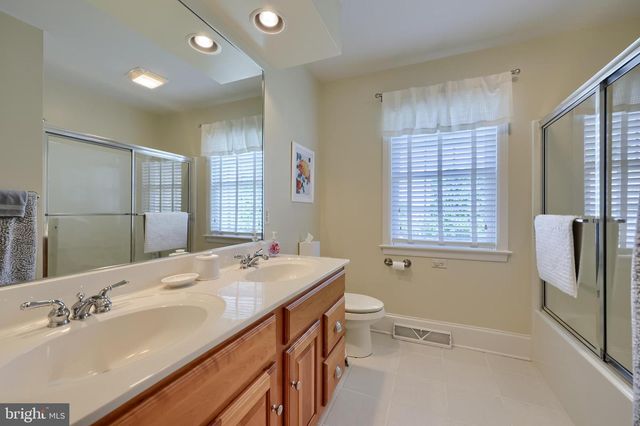 1134 PERSIMMON DR, Lancaster, PA 17601