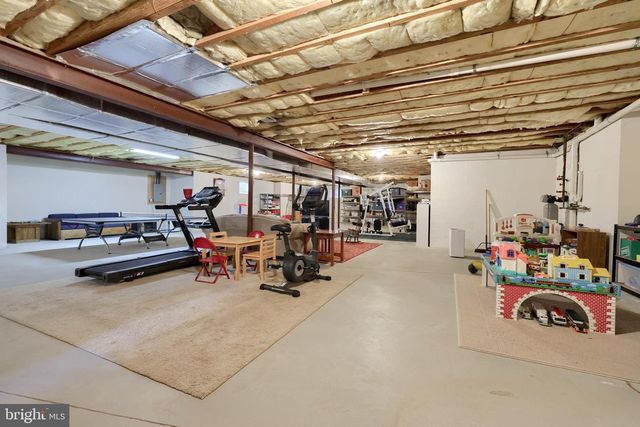 1134 PERSIMMON DR, Lancaster, PA 17601
