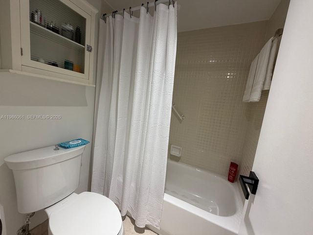 20505 E Country Club Dr 236, Aventura, FL 33180