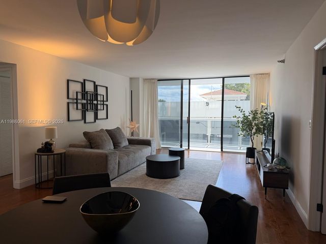 20505 E Country Club Dr 236, Aventura, FL 33180