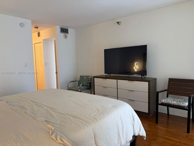 20505 E Country Club Dr 236, Aventura, FL 33180