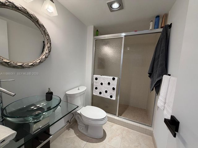 20505 E Country Club Dr 236, Aventura, FL 33180