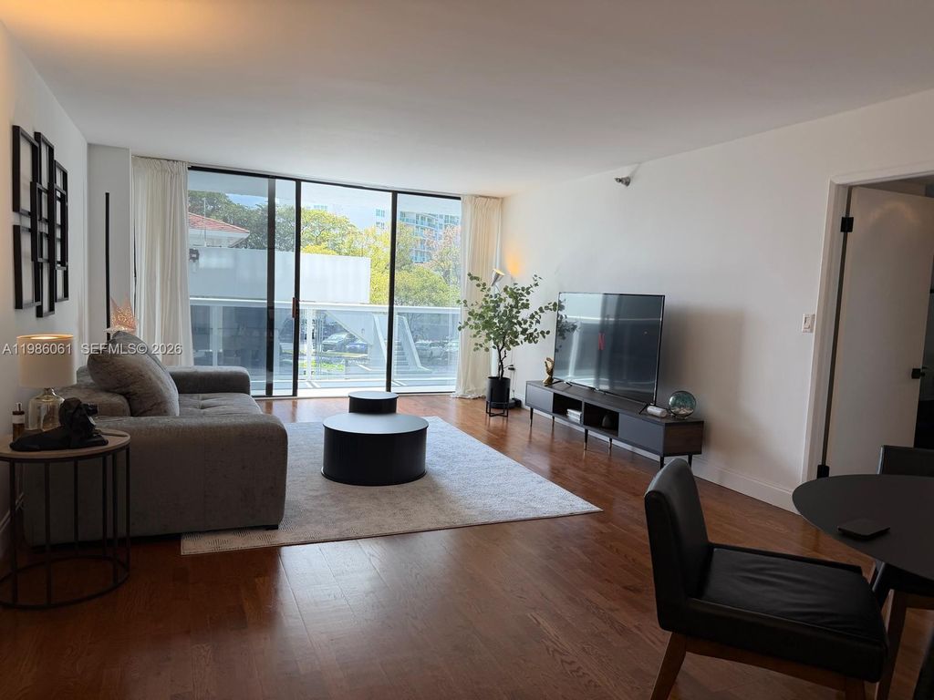 20505 E Country Club Dr 236, Aventura, FL 33180