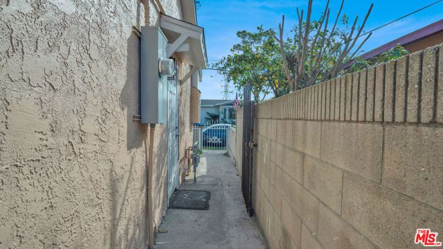 2239 W Lincoln Street, Long Beach, CA 90810