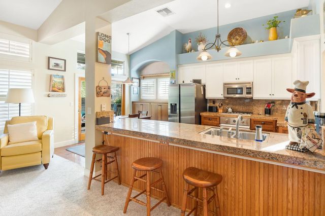 100 Hensey Ct, Folsom, CA 95630