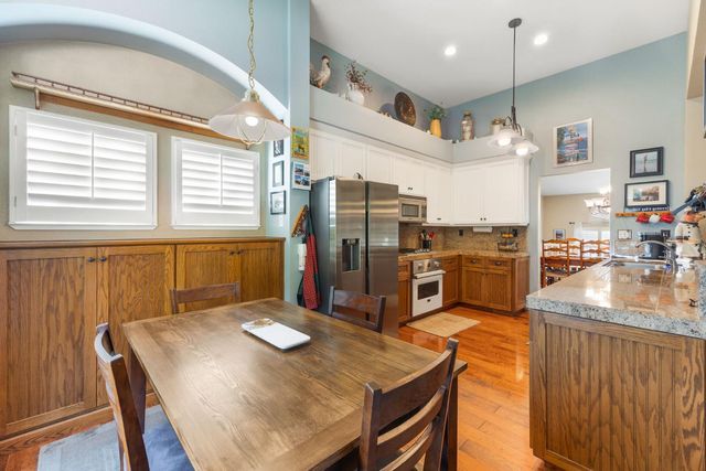 100 Hensey Ct, Folsom, CA 95630