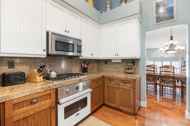 100 Hensey Ct, Folsom, CA 95630