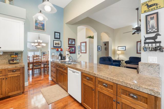 100 Hensey Ct, Folsom, CA 95630