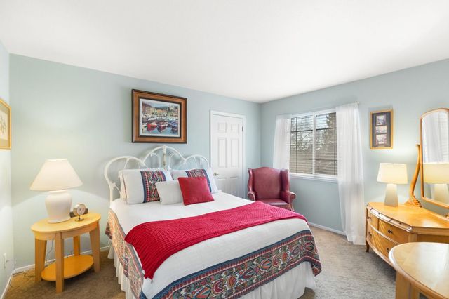 100 Hensey Ct, Folsom, CA 95630