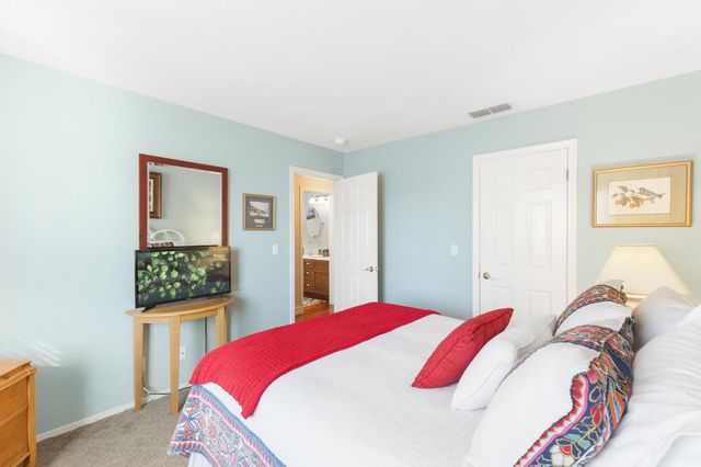 100 Hensey Ct, Folsom, CA 95630