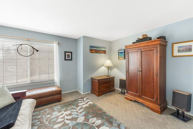 100 Hensey Ct, Folsom, CA 95630