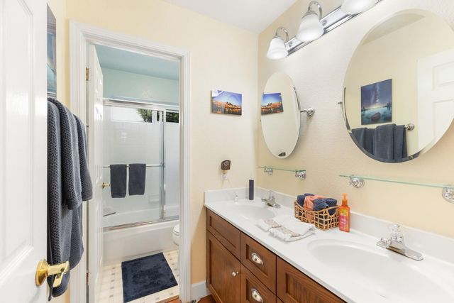 100 Hensey Ct, Folsom, CA 95630