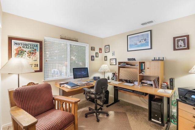 100 Hensey Ct, Folsom, CA 95630